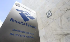 Receita Federal Prevé R$ 17,2 Bilhões com IR sobre Dividendos em 2024, Abaixo da Meta Inicial de R$ 28 Bilhões