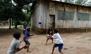 Unicef Revela Cidades Brasileiras Onde Crianças Enfrentam Riscos Ambientais Severos: Um Alerta Urgente