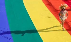 Parada Brasília Orgulho 2024: Campanha “LGBT, levante e vote” incentiva eleitores contra o preconceito e LGBTFobia nas urnas