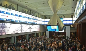 Ibovespa Atinge 174 Mil Pontos com Dólar em Queda Livre, Impulsionado por Aposta em Juros Mais Baixos e Dados Industriais Fracos