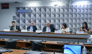 Defensores Públicos Alertam: Publicidade Massiva de Apostas Esportivas Causa Superendividamento e Pede Regras Mais Rígidas Como as do Cigarro