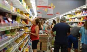 Cesta Básica Dispara em 17 Capitais em Junho: Feijão e Arroz Puxam Alta e Salário Mínimo Ideal Chega a R$ 8.110,92