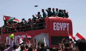 Egito Celebra “Heróis do Faraó”: Jogadores Recebidos Como Ídolos Após Melhor Campanha Histórica na Copa do Mundo