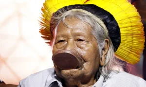 Líder Indígena Raoni, 93, Apresenta Leve Piora Renal Durante Tratamento Hospitalar; Estado de Saúde Atualizado
