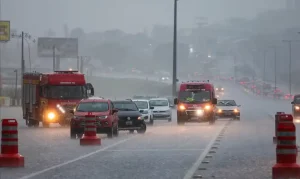 Alerta de Temporal com Raios e Granizo em SC: Defesa Civil Pede Atenção Urgente em Meio-Oeste e Planalto Norte