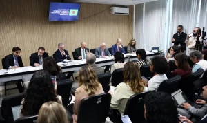 EUA Impõe Tarifas: Brasil Prepara Novo Plano de Socorro para Setores Industriais Atingidos