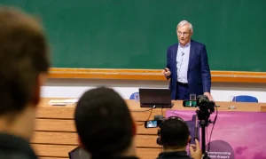 Nobel de Economia Afirma: IA Não Causará Desemprego em Massa, Mas Atenção às Desigualdades Regionais e Salariais é Crucial