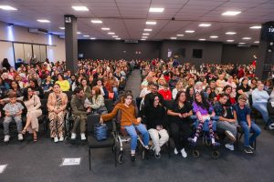 Daniel Dias cativa público em palestra de superação e destaca avanços na inclusão em Arujá