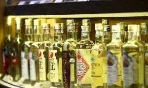 Cresce 21% o Número de Empresas na Cadeia da Cachaça no Brasil: Minas Lidera e Exportações Aumentam
