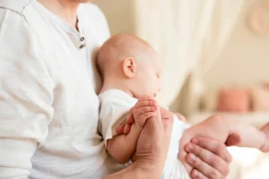 O que o pai come pode pesar no bebê: Ultraprocessados paternos ligam alerta para saúde do recém-nascido
