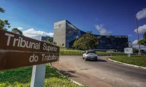 Assédio Eleitoral no Trabalho: Saiba Como Identificar e Denunciar a Prática Ilegal que Ameaça o Voto Livre