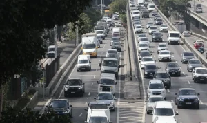 Greve na CPTM Abala SP: 750 km de Congestionamento e Rodízio Suspenso Afetam Milhões