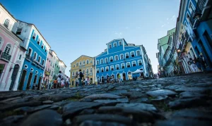 Bethânia Amaro lança “Ressalga”: romance de estreia que resgata a voz de profissionais do sexo na Salvador boêmia