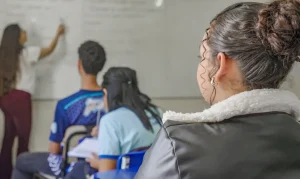 Ideb 2025: Educação Básica Brasileira Alcança Melhor Marca Histórica em 20 Anos, Mas Ensino Médio Ainda Desafia