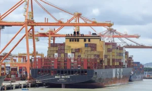 Balança Comercial Brasileira em Julho: Superávit de US$ 7 Bilhões Impulsionado por Agronegócio e Petróleo, China Lidera Exportações