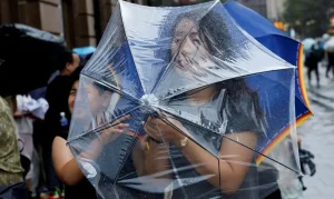 Chuva Recorde em Pequim: Tufão Dolphin Causa Inundações e Caos na Capital Chinesa