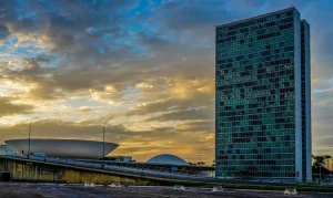 Câmara aprova corte de impostos em combustíveis, etanol e fertilizantes: entenda o impacto para o consumidor e o agronegócio