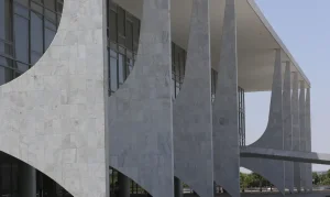 Brasil Aciona Lei de Reciprocidade Contra Tarifas dos EUA: Retaliação Econômica em Jogo?