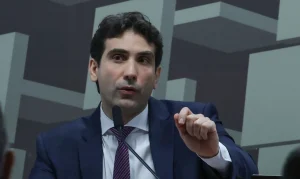Galípolo alerta sobre pressões de empresas que querem usar o FGC para captar recursos de varejo sem garantias suficientes