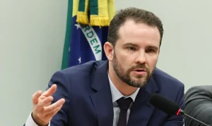 Durigan defende abertura do comércio exterior brasileiro e mira segurança para investidores em evento em SP
