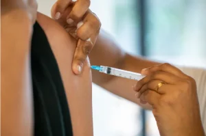 Campanha de Multivacinação em SP: Proteja Crianças e Adolescentes contra Sarampo, Pólio e Febre Amarela Gratuitamente!