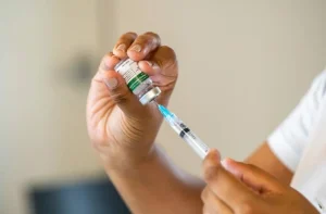 Dia D de Multivacinação em SP: Crianças e Adolescentes Menores de 15 Anos Têm Prazo para Atualizar Caderneta neste Sábado (22)