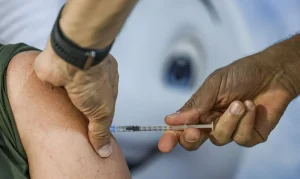 Dia D da Vacinação Infantil: Atualização de Cadernetas e Alerta Urgente Contra Sarampo em Todo o Brasil