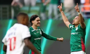 Palmeiras Goleia Vasco 4 a 1 e Amplia Liderança no Brasileirão, Enquanto Bahia Vence Ba-Vi e Bragantino Garante Vitória Dramática