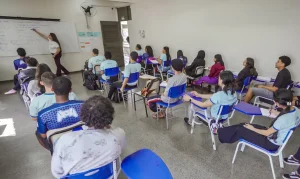 Pé-de-Meia: Quinta parcela de frequência começa a ser paga nesta segunda para estudantes com 80% de frequência