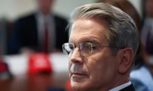 Irã Promete Resistir a Ampliação das Sanções dos EUA e Confia em Parceiros; Petroleiro é Atingido