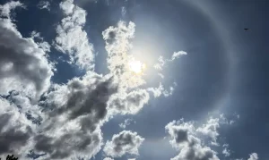 Halo Solar Encanta Céus do Brasil: Entenda o Fenômeno Lindo Que Não Sinaliza Chuva, Diz Especialista