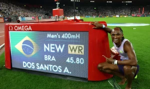 Alison dos Santos, o ‘Piu’, pulveriza recorde mundial dos 400m com barreiras em Zurique e é coroado ‘Novo Rei’