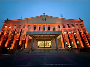Agosto Laranja: Palácio dos Bandeirantes se ilumina de laranja para conscientizar sobre Esclerose Múltipla