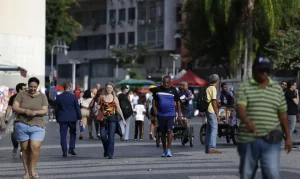 Crescimento Populacional do Brasil Desacelera para 0,37% em 2026: Veja o Ranking de Estados e Cidades Mais Populosos