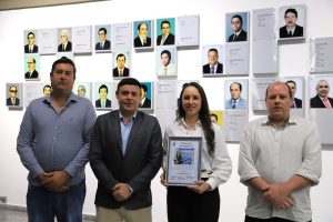 Câmara de Arujá homenageia coordenadora do Procon por atuação em defesa dos consumidores