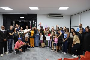 Tia Nina é reconhecida na Câmara pelos 40 anos de dedicação à educação e à saúde em Arujá