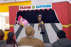 Teatro de Fantoches orienta crianças da Apae de Suzano sobre segurança no trânsito