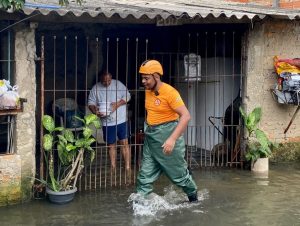 Defesa Civil de Itaquá registra queda nos níveis de água que alagam os bairros