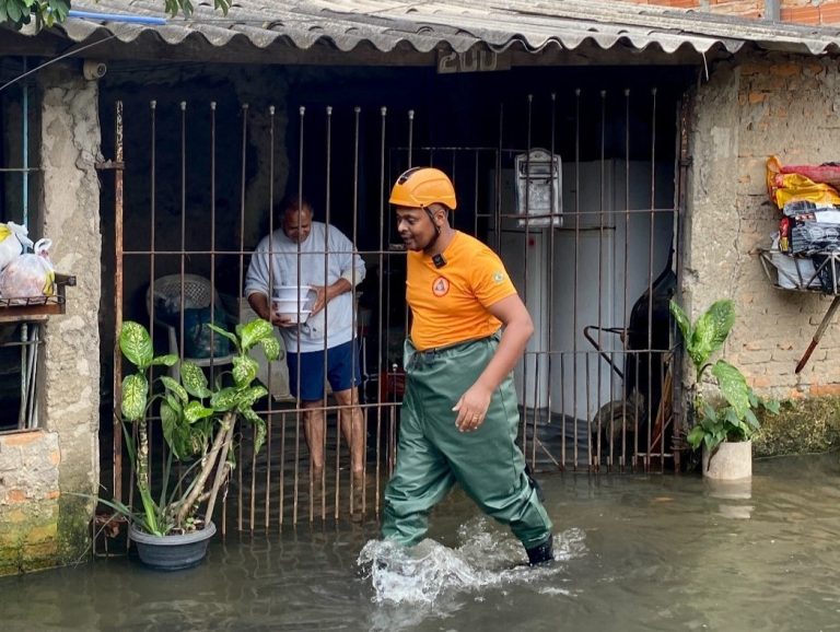 Defesa Civil de Itaquá registra queda nos níveis de água que alagam os bairros