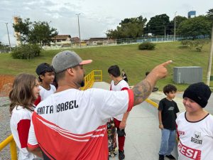 Alunos do projeto de skate de Santa Isabel representarão a cidade no Circuito Grow Up