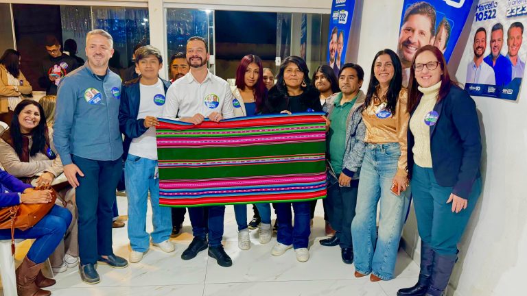 Marcello Barbosa fala a moradores do Jardim Amanda-Caiuby e recebe homenagem de comunidade boliviana