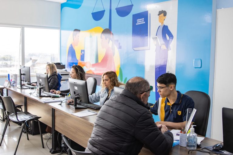 Procon de Itaquá alerta para golpe com falso atendimento por app de mensagens