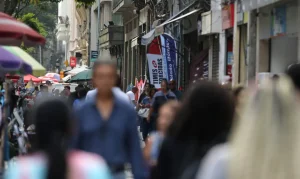 Autismo nas urnas: Candidaturas de pessoas com TEA disparam mais de 500% para Eleições 2026, superando queda geral