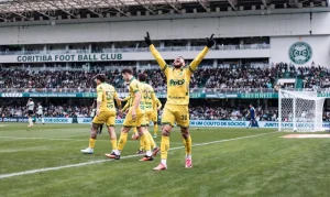 Mirassol vence Coritiba e mantém Vasco e Internacional na temida zona de rebaixamento do Brasileirão