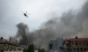Rússia Ataca Kiev com Drones e Mísseis Após Saída de Enviados dos EUA, Deixando Mortos e Destruição