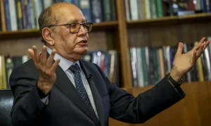 Gilmar Mendes levanta suspeita de desequilíbrio eleitoral em afastamento de diretores da PF e pede análise do plenário do STF