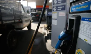 Gasolina e Diesel: Governo Amplia Subsídios com Cortes de Impostos e Nova Subvenção para Blindar Preços
