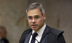 Mendonça homologa delação sobre financiamento de filme de Bolsonaro; doleiro é peça-chave
