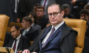 Zanin reitera pedido de acesso a dados de celular de Vorcaro e questiona acesso desigual no STF