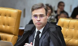 Mendonça Afirma Ter Divulgado Todo Conteúdo do Caso Master, Mas Sigilo Gera Controvérsias no STF